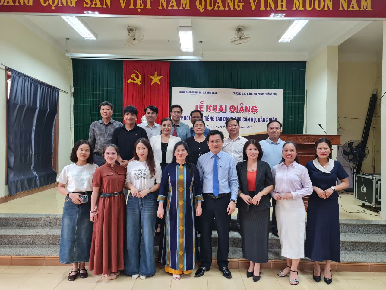 Khai giảng lớp bồi dưỡng tiếng Lào xã Khe Sanh